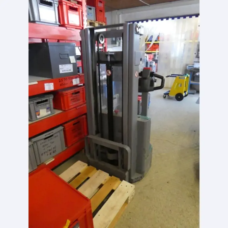 Ca. 900 beoordelingssets, rekken, voorraden en andere vaste activa-2