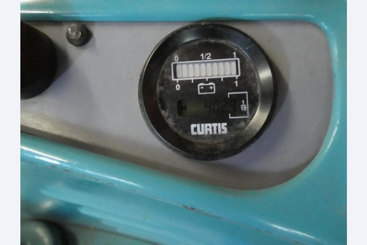 Ca. 900 beoordelingssets, rekken, voorraden en andere vaste activa-3