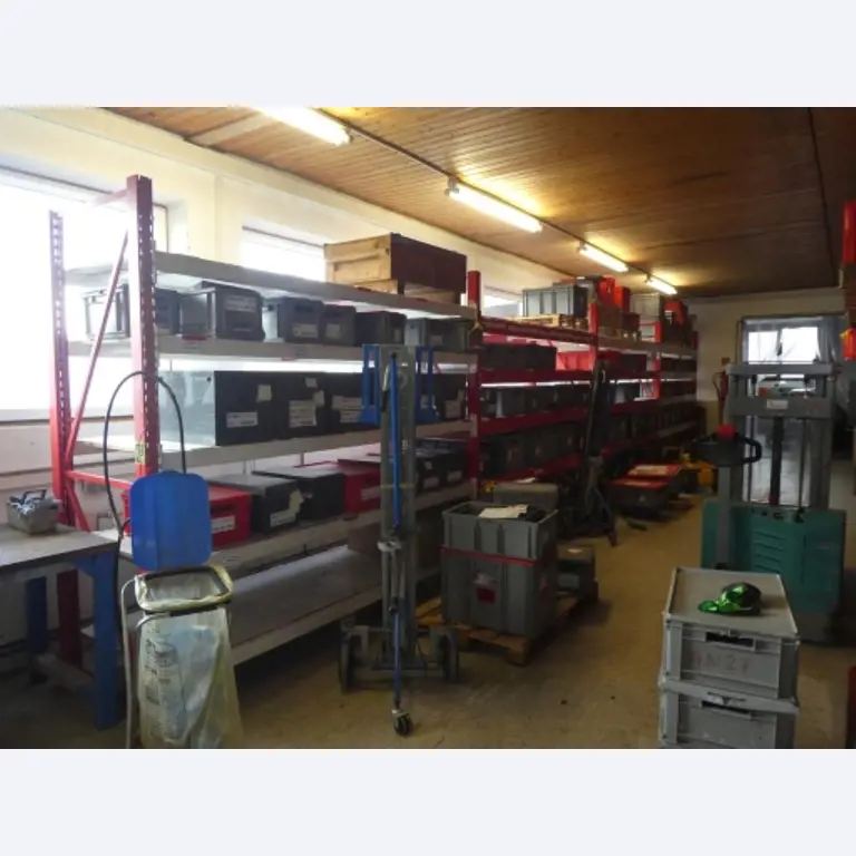 Ca. 900 beoordelingssets, rekken, voorraden en andere vaste activa-2