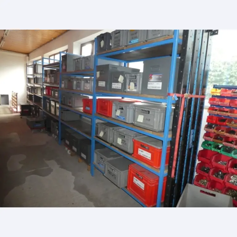 Ca. 900 beoordelingssets, rekken, voorraden en andere vaste activa-5