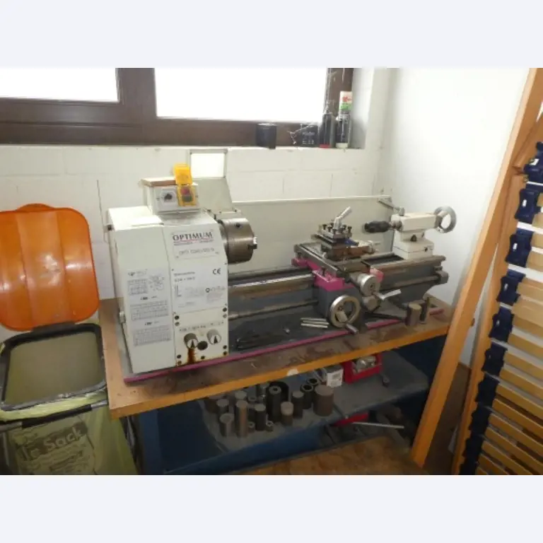 Ca. 900 beoordelingssets, rekken, voorraden en andere vaste activa-1