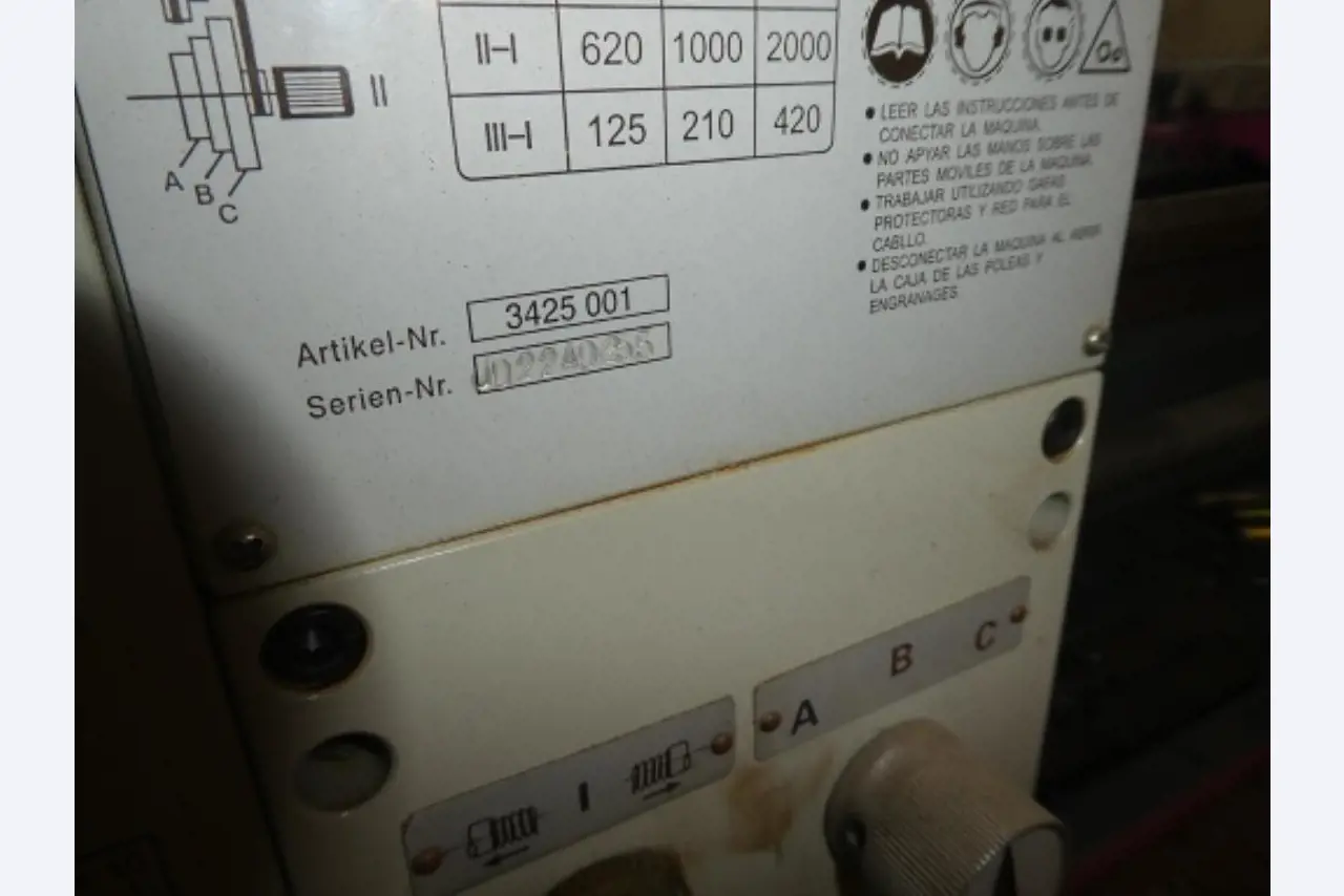 Ca. 900 beoordelingssets, rekken, voorraden en andere vaste activa-3