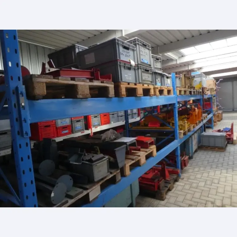 Cerca de 900 conjuntos de julgamento, prateleiras, inventários e outros activos fixos-3