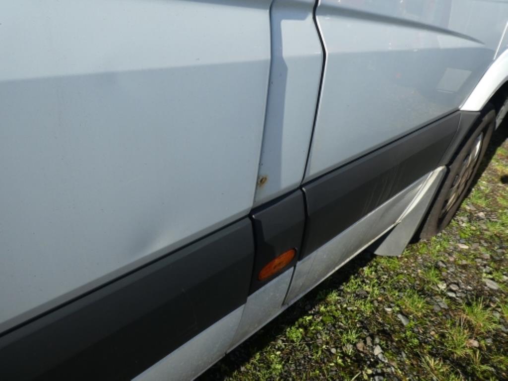 Cerca de 900 conjuntos de julgamento, prateleiras, inventários e outros activos fixos-10