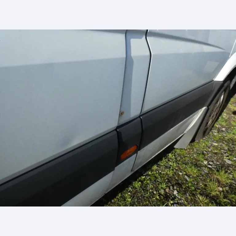 Cerca de 900 conjuntos de julgamento, prateleiras, inventários e outros activos fixos-10