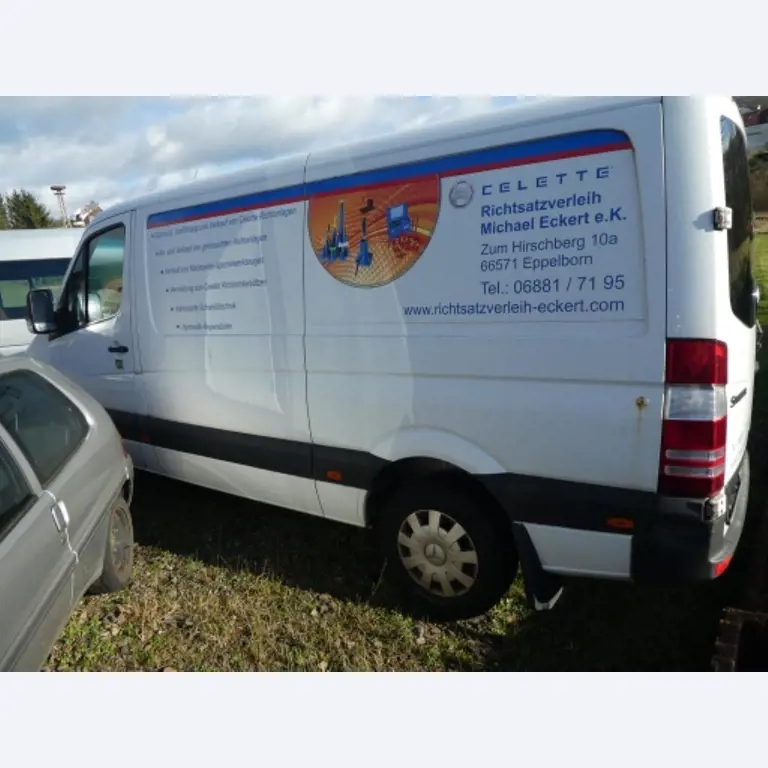 Cerca de 900 conjuntos de julgamento, prateleiras, inventários e outros activos fixos-13