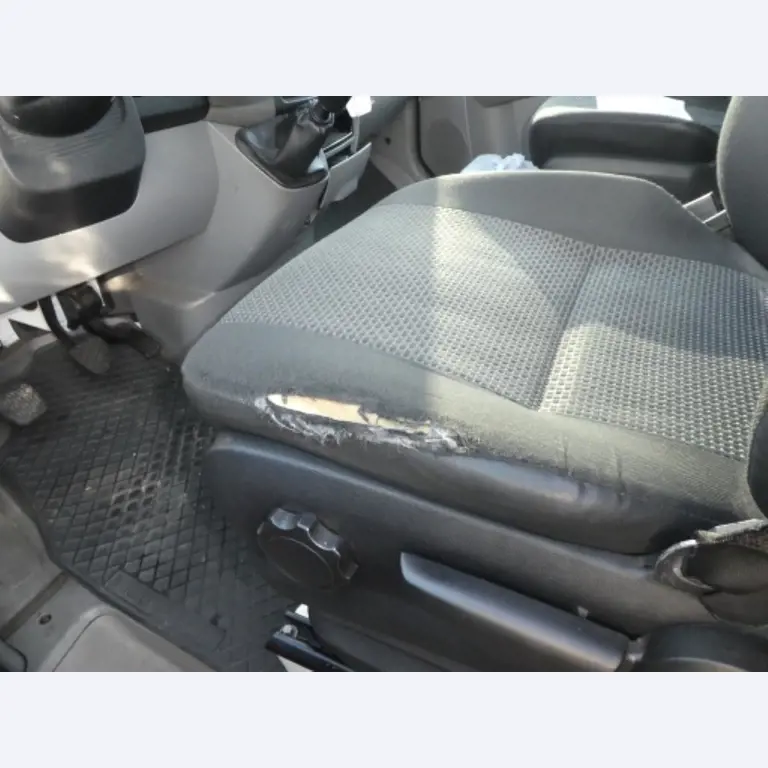 Cerca de 900 conjuntos de julgamento, prateleiras, inventários e outros activos fixos-14