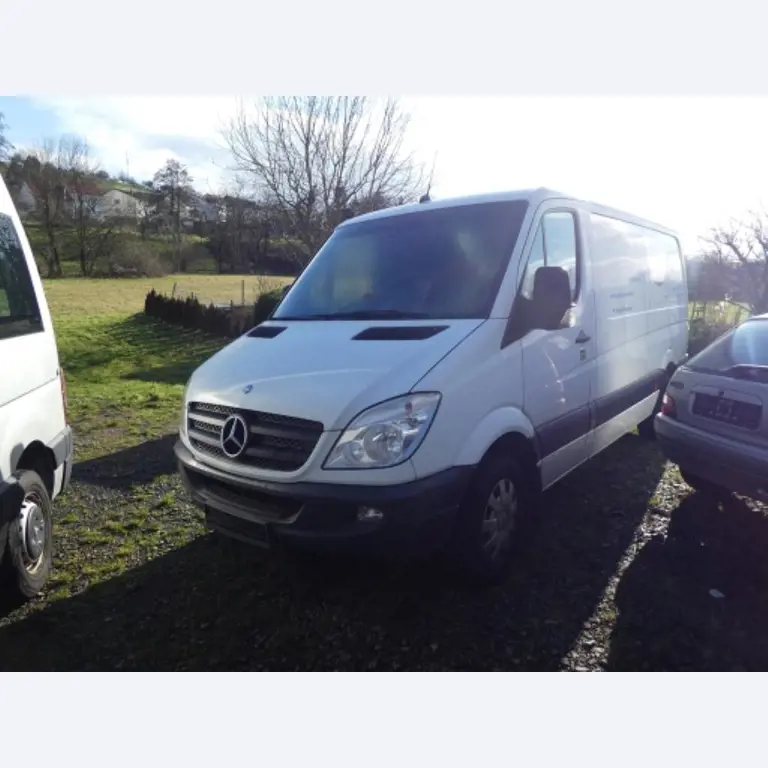 Cerca de 900 conjuntos de julgamento, prateleiras, inventários e outros activos fixos-15