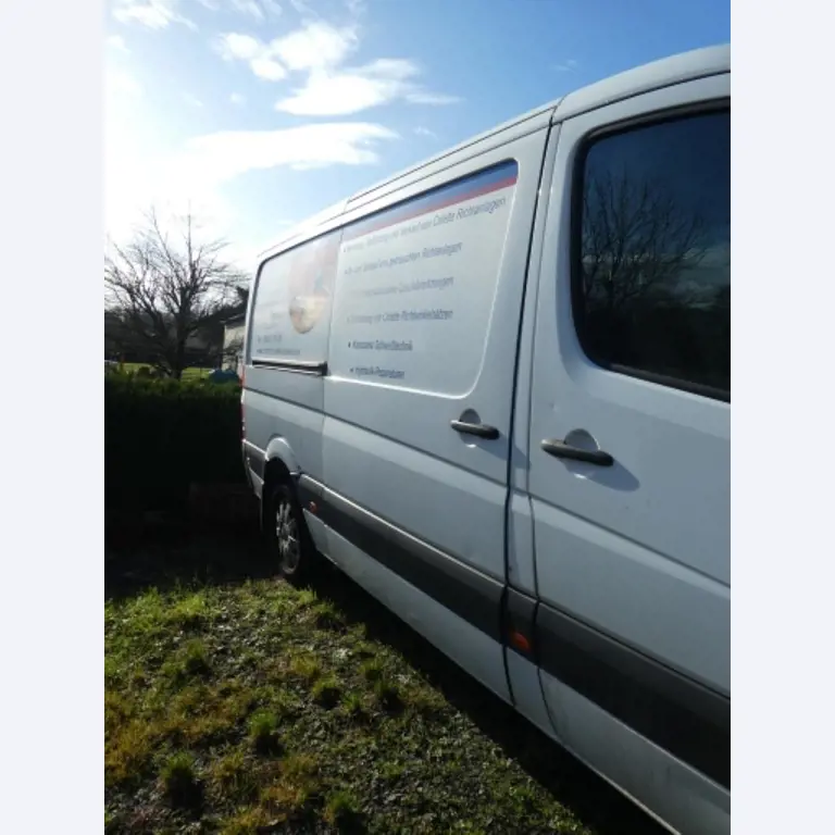 Cerca de 900 conjuntos de julgamento, prateleiras, inventários e outros activos fixos-16