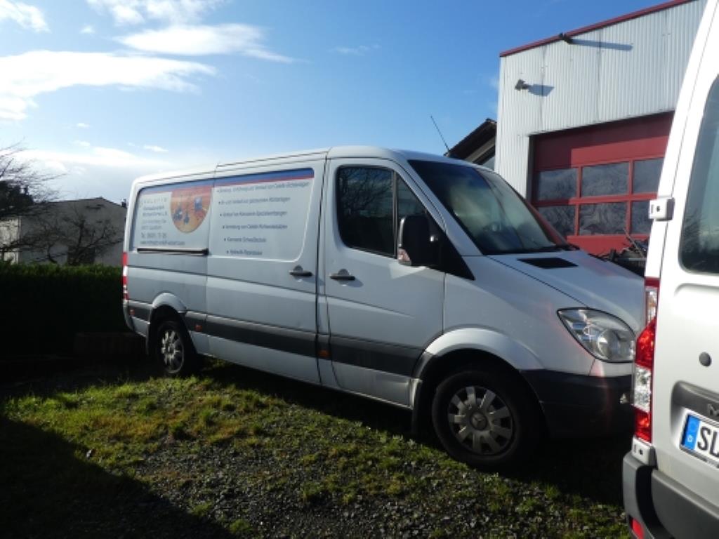 Cerca de 900 conjuntos de julgamento, prateleiras, inventários e outros activos fixos-1