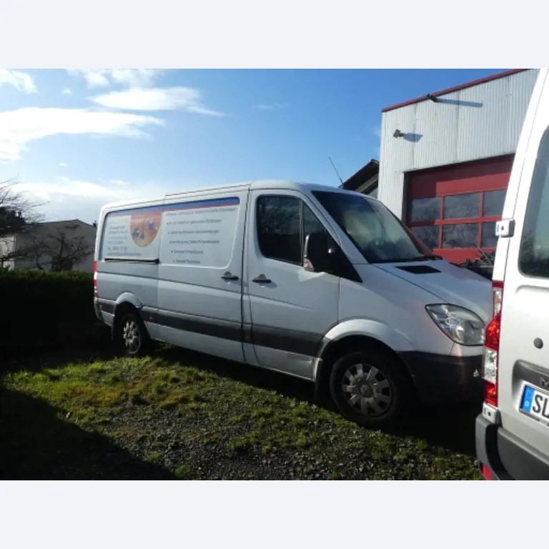 Cerca de 900 conjuntos de julgamento, prateleiras, inventários e outros activos fixos-1