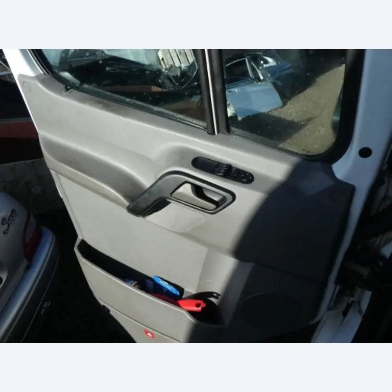 Cerca de 900 conjuntos de julgamento, prateleiras, inventários e outros activos fixos-21