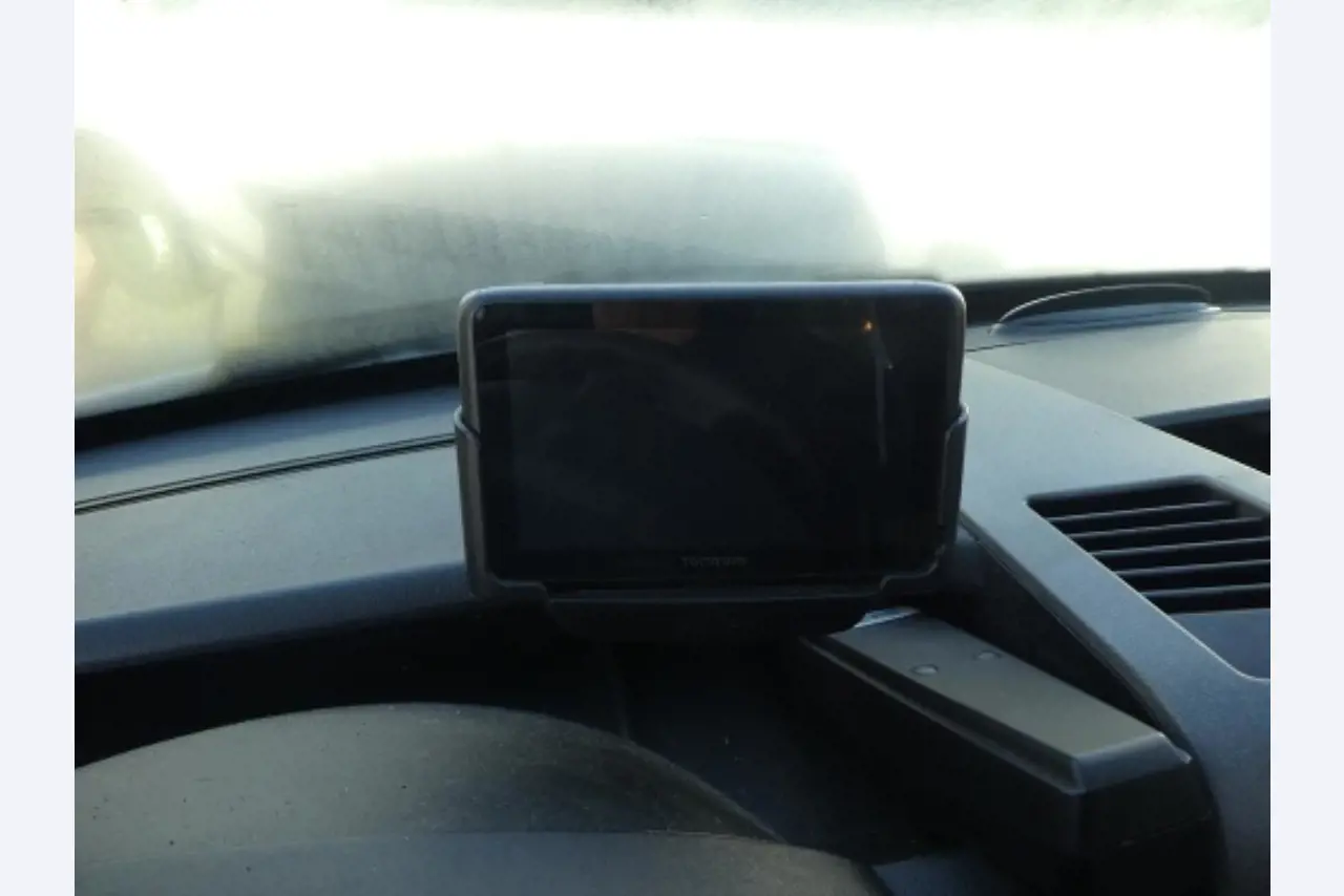 Cerca de 900 conjuntos de julgamento, prateleiras, inventários e outros activos fixos-22