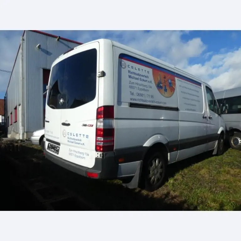 Cerca de 900 conjuntos de julgamento, prateleiras, inventários e outros activos fixos-2