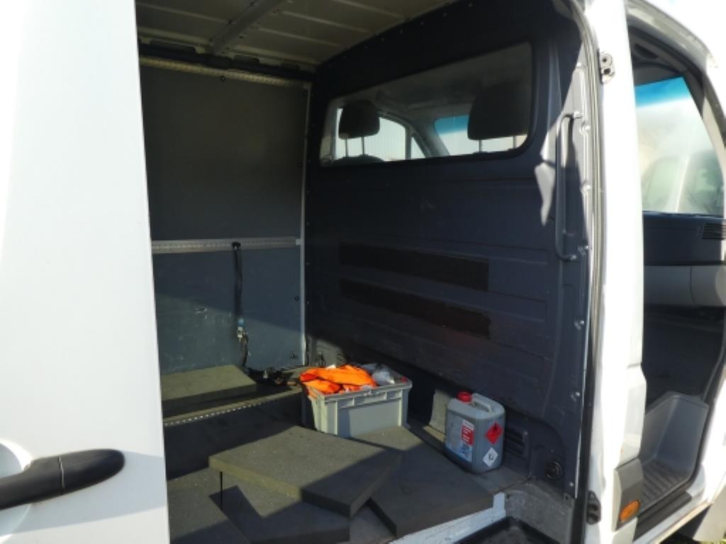 Cerca de 900 conjuntos de julgamento, prateleiras, inventários e outros activos fixos-3