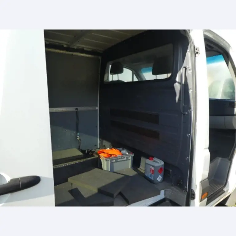 Cerca de 900 conjuntos de julgamento, prateleiras, inventários e outros activos fixos-3