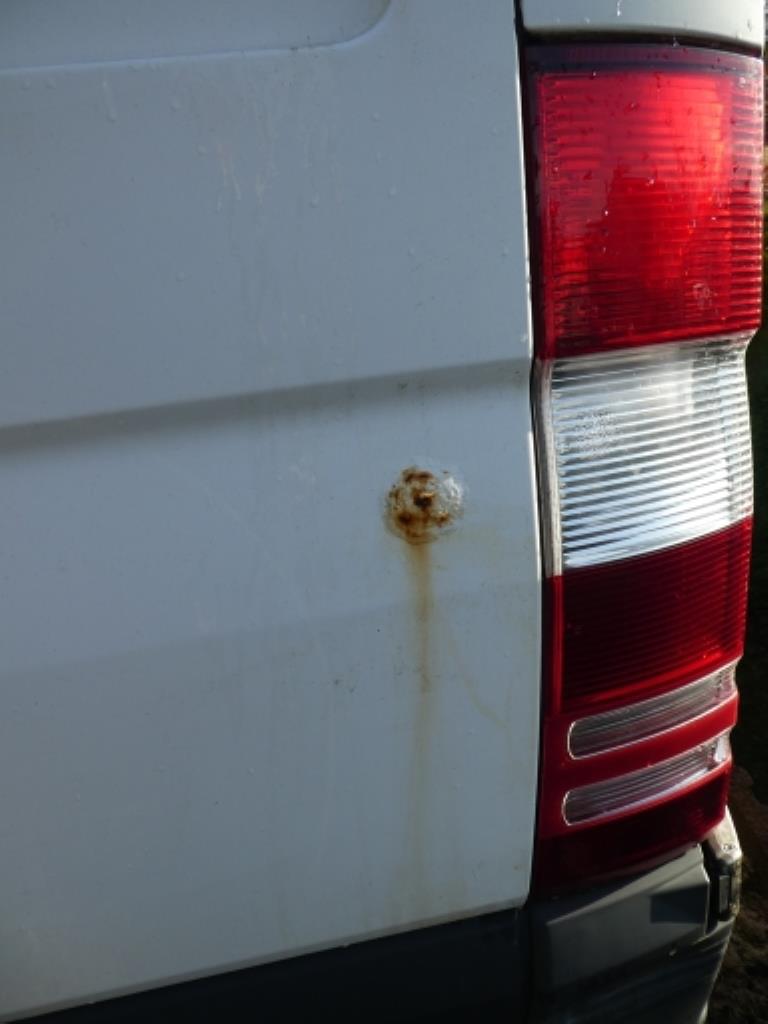 Cerca de 900 conjuntos de julgamento, prateleiras, inventários e outros activos fixos-5