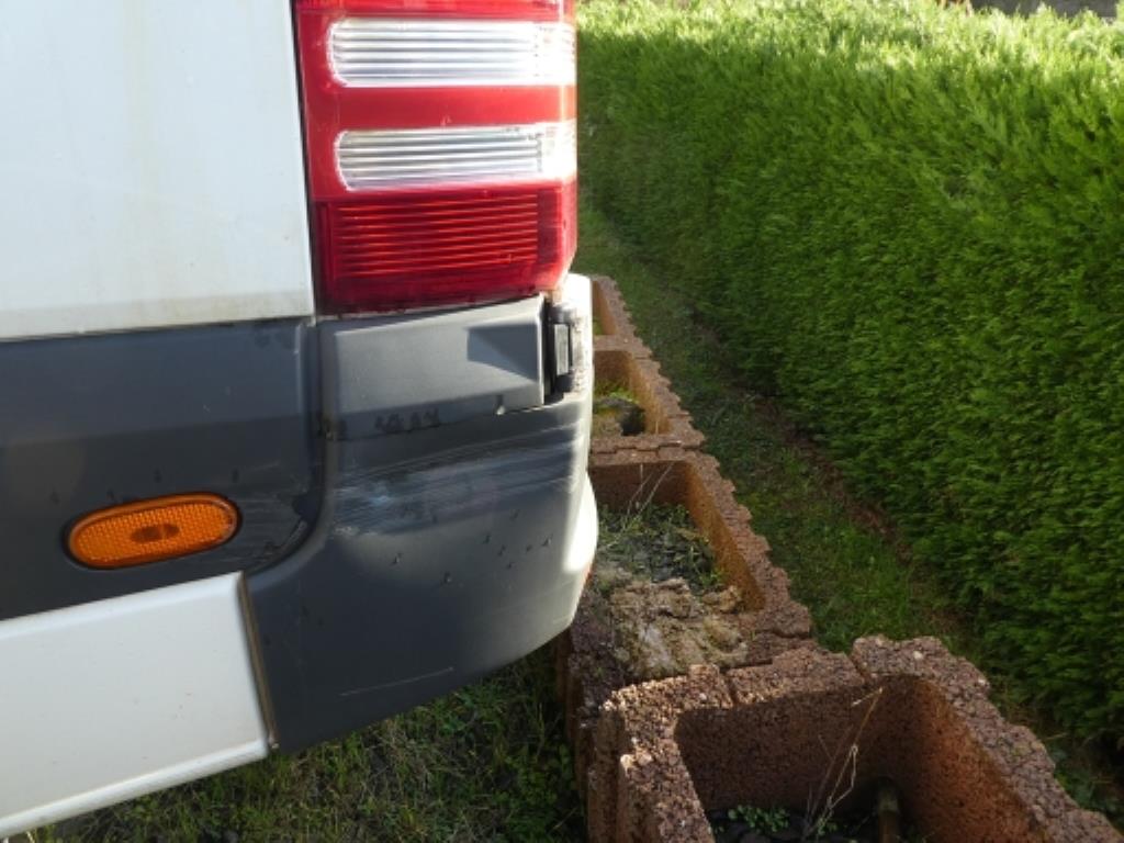 Cerca de 900 conjuntos de julgamento, prateleiras, inventários e outros activos fixos-6