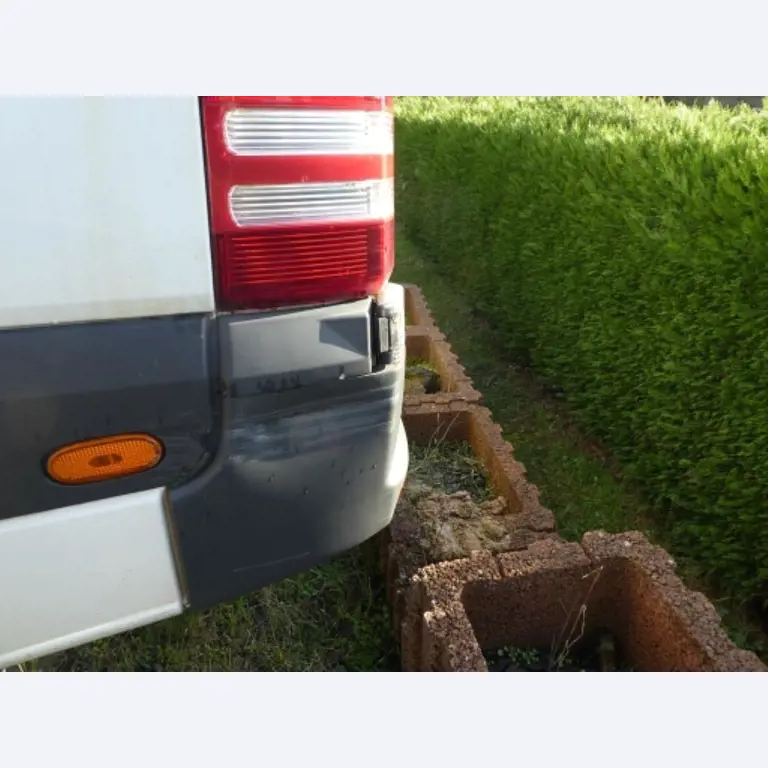 Cerca de 900 conjuntos de julgamento, prateleiras, inventários e outros activos fixos-6