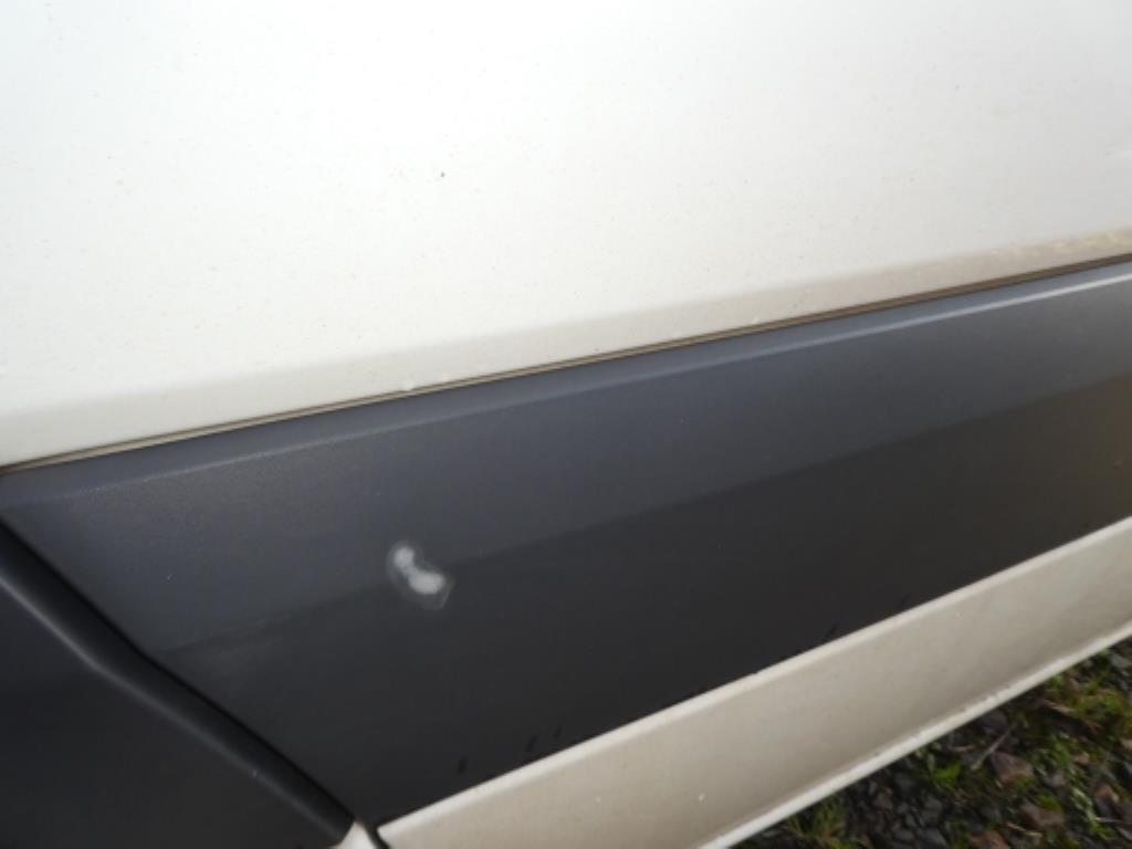 Cerca de 900 conjuntos de julgamento, prateleiras, inventários e outros activos fixos-7