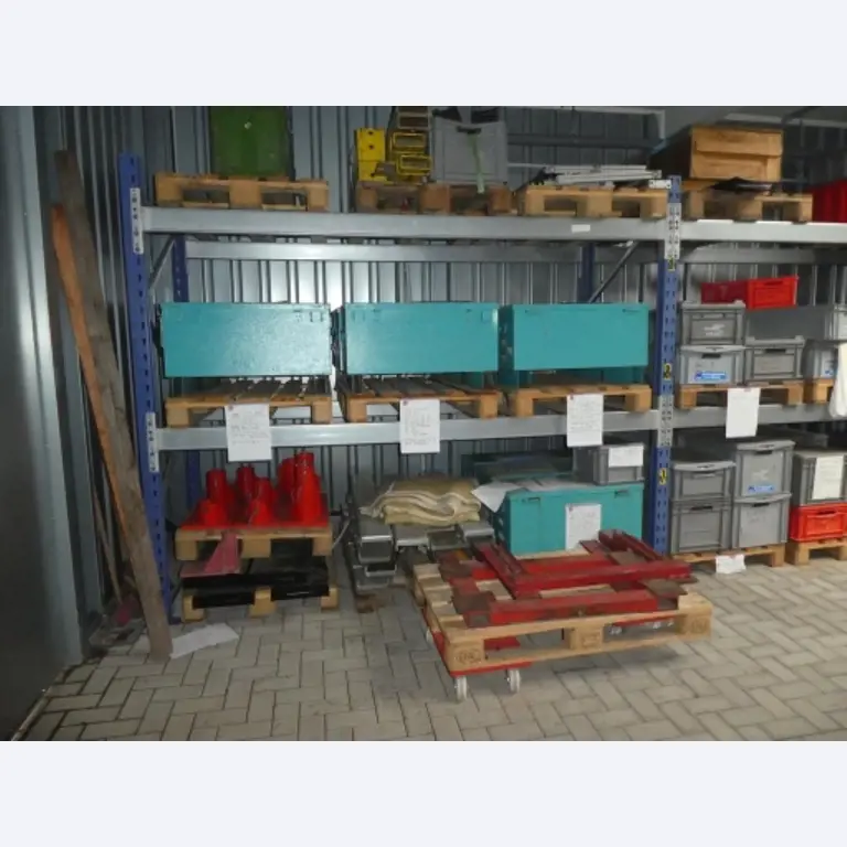 Cerca de 900 conjuntos de julgamento, prateleiras, inventários e outros activos fixos-11