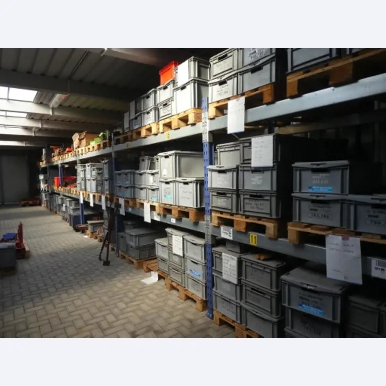 Cerca de 900 conjuntos de julgamento, prateleiras, inventários e outros activos fixos-1