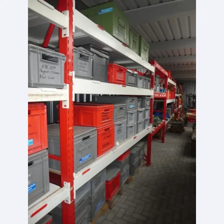 Cerca de 900 conjuntos de julgamento, prateleiras, inventários e outros activos fixos-3