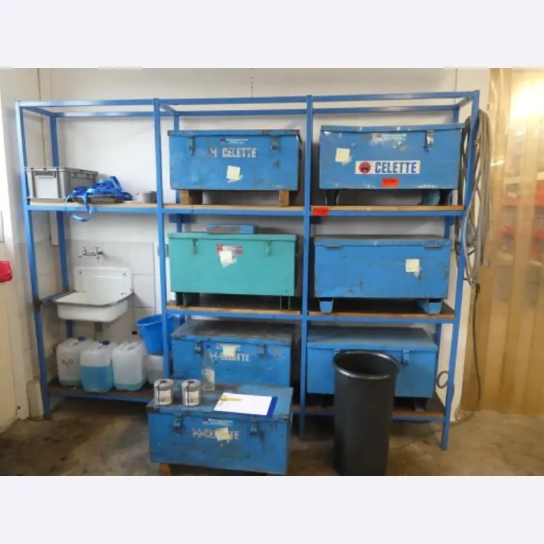 Cerca de 900 conjuntos de julgamento, prateleiras, inventários e outros activos fixos-4