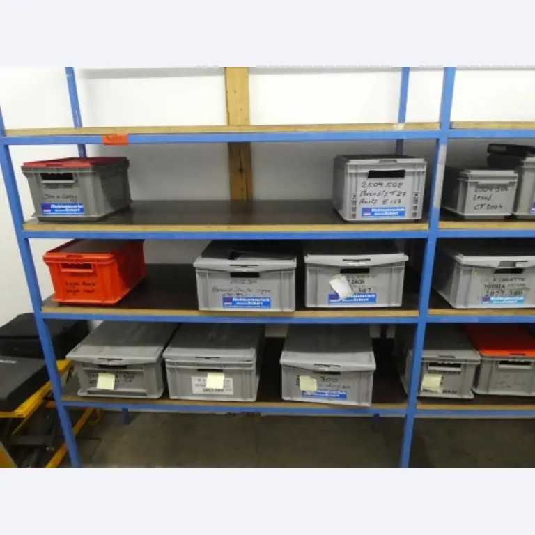 Cerca de 900 conjuntos de julgamento, prateleiras, inventários e outros activos fixos-8