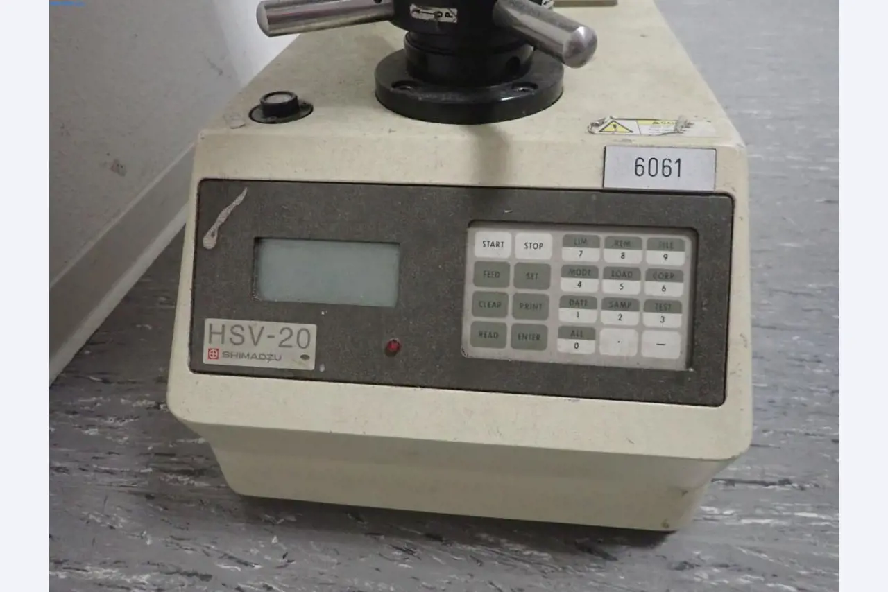 Machines pour la fabrication de vis, de boulons et de matériel de fixation-2