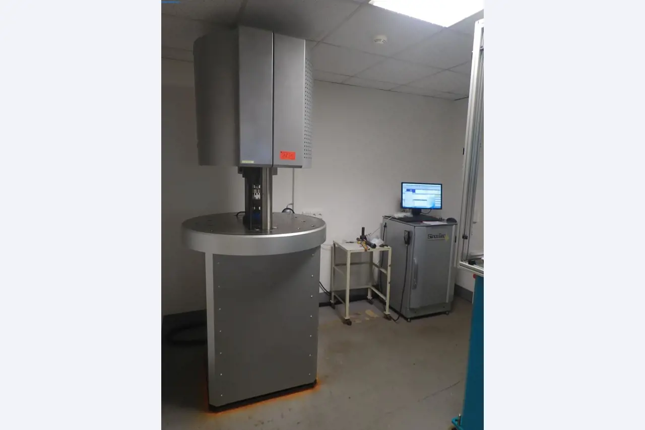 Machines pour la fabrication de vis, de boulons et de matériel de fixation-1