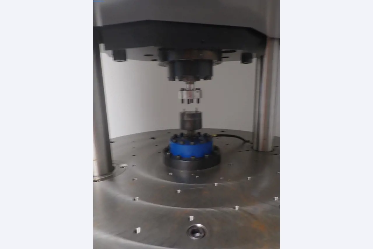 Machines pour la fabrication de vis, de boulons et de matériel de fixation-3