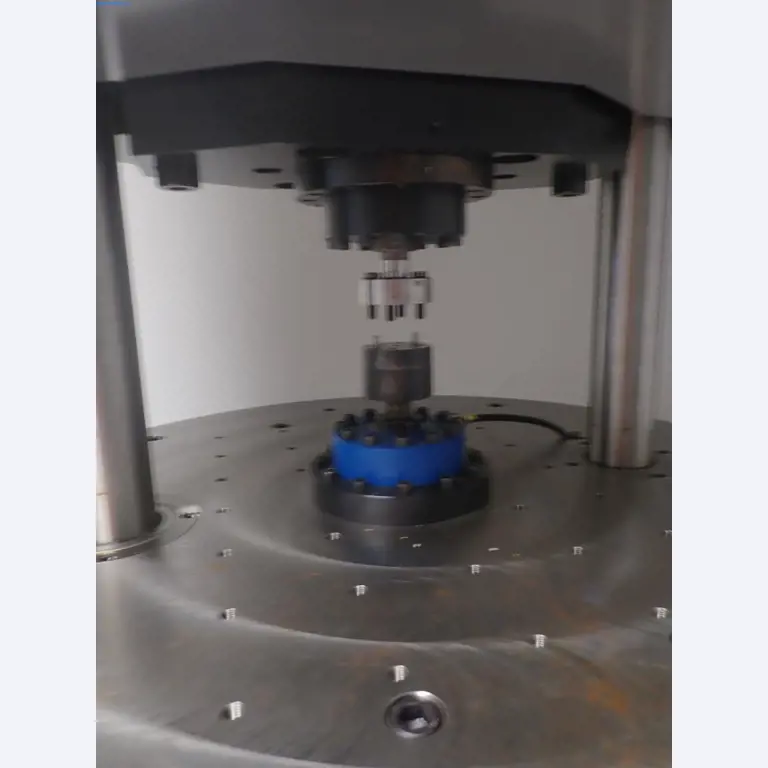 Machines pour la fabrication de vis, de boulons et de matériel de fixation-3