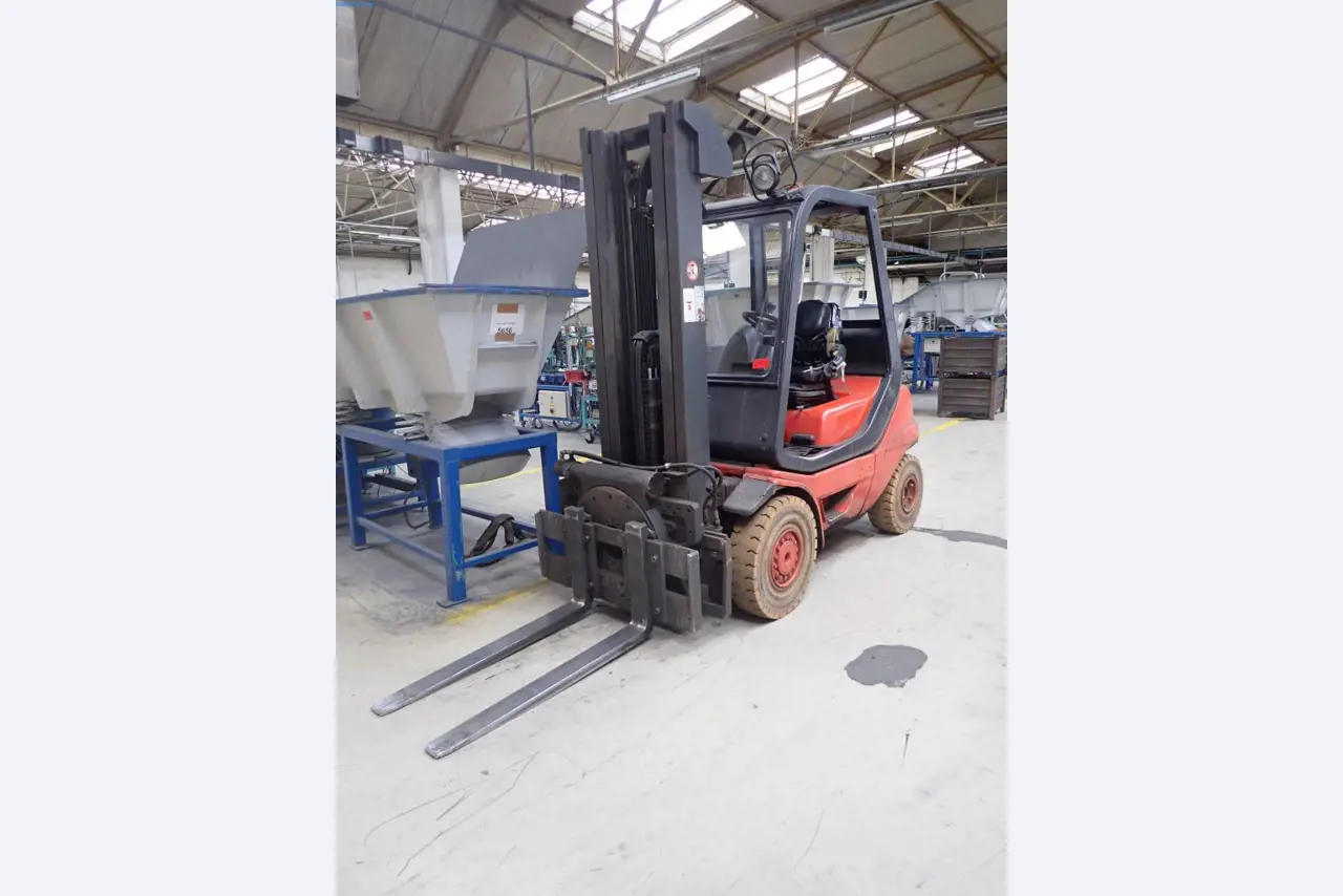 Machines pour la fabrication de vis, de boulons et de matériel de fixation-1