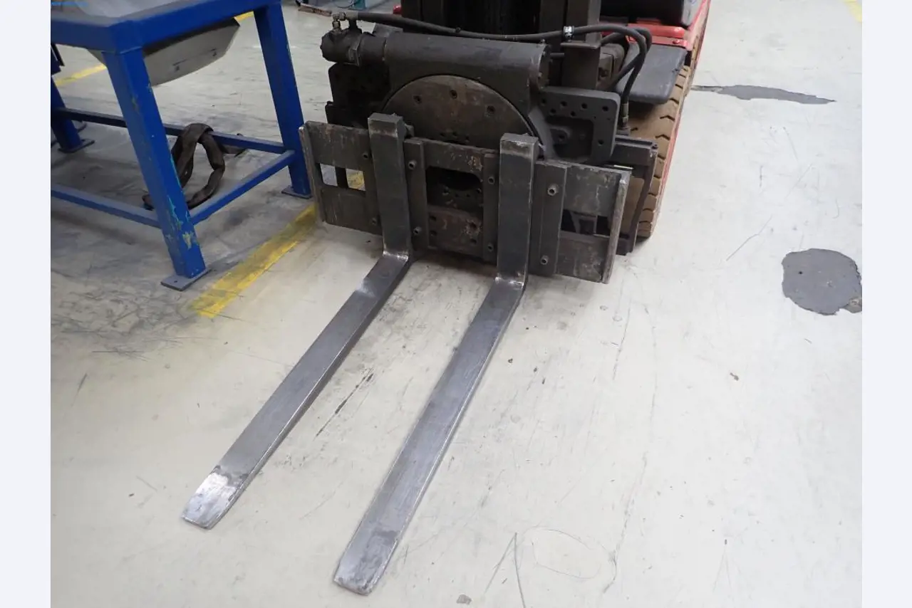 Machines pour la fabrication de vis, de boulons et de matériel de fixation-4