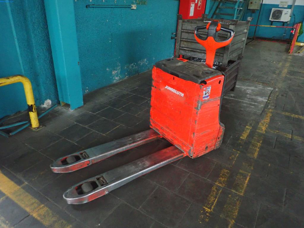 Máquinas para la fabricación de tornillos, pernos y elementos de fijación-2