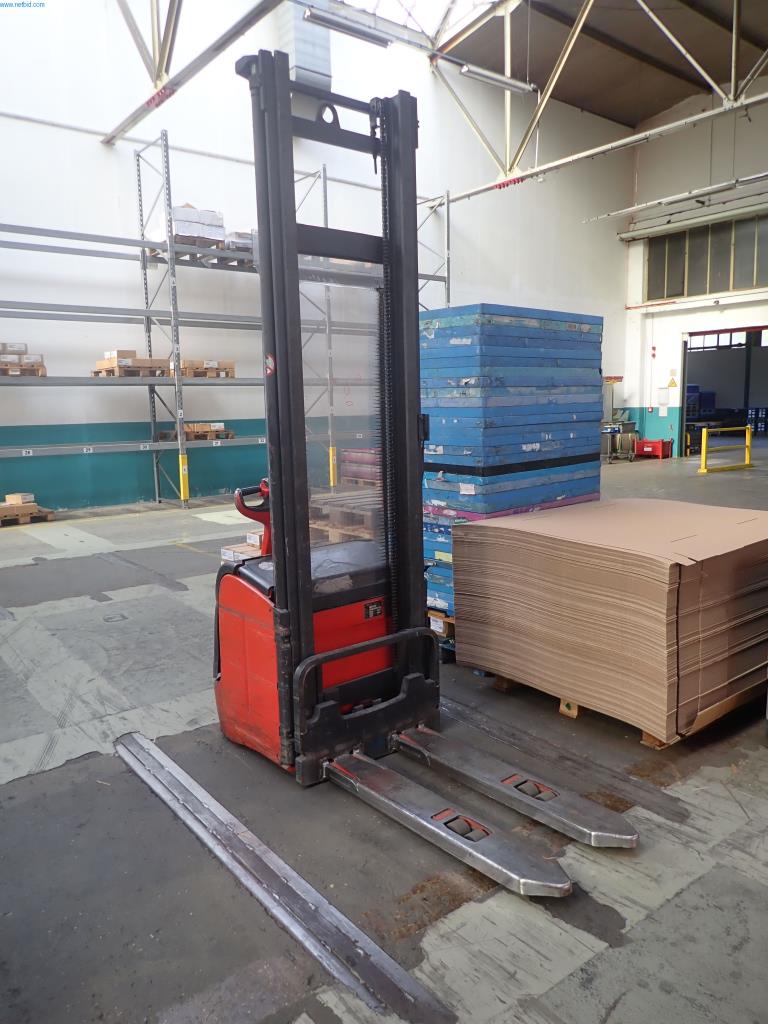 Máquinas para la fabricación de tornillos, pernos y elementos de fijación-1