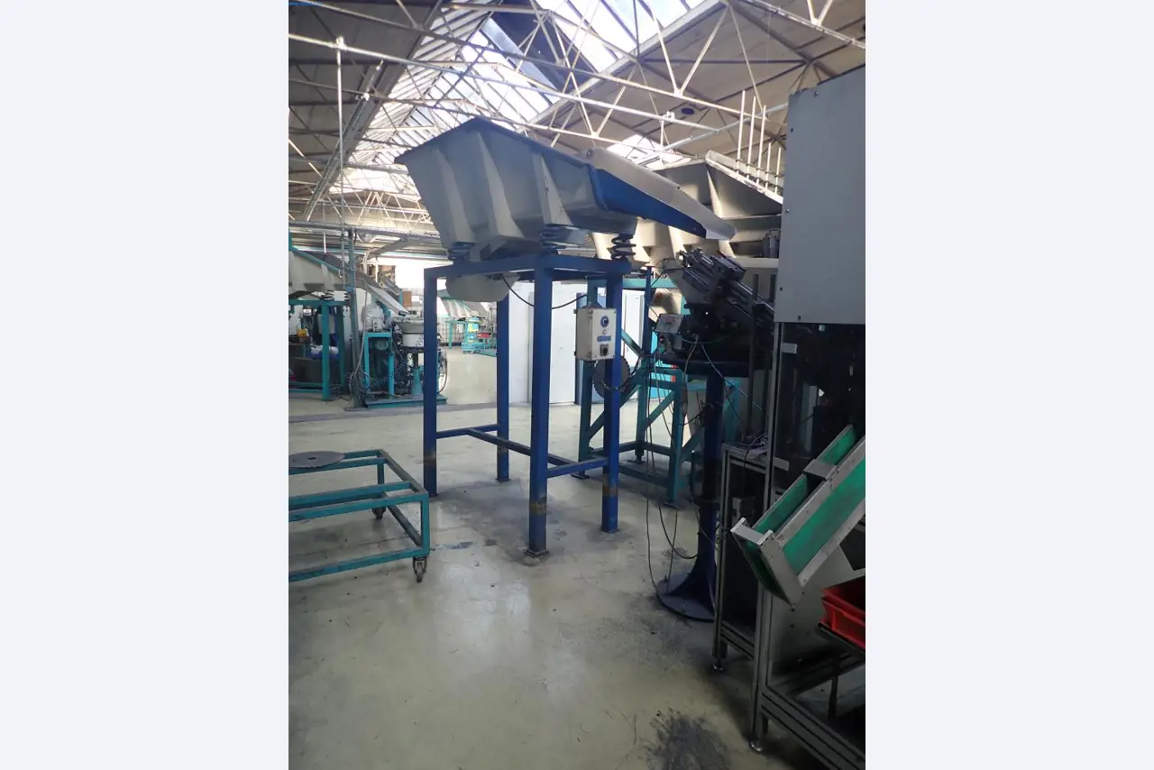 Máquinas para la fabricación de tornillos, pernos y elementos de fijación-2