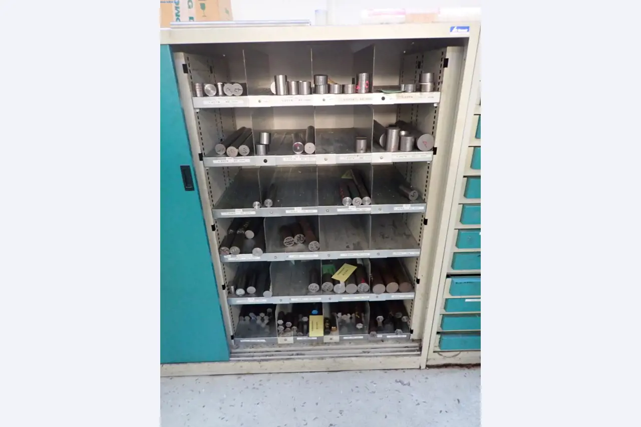 Stroje na výrobu šroubů, svorníků a spojovacího materiálu-2