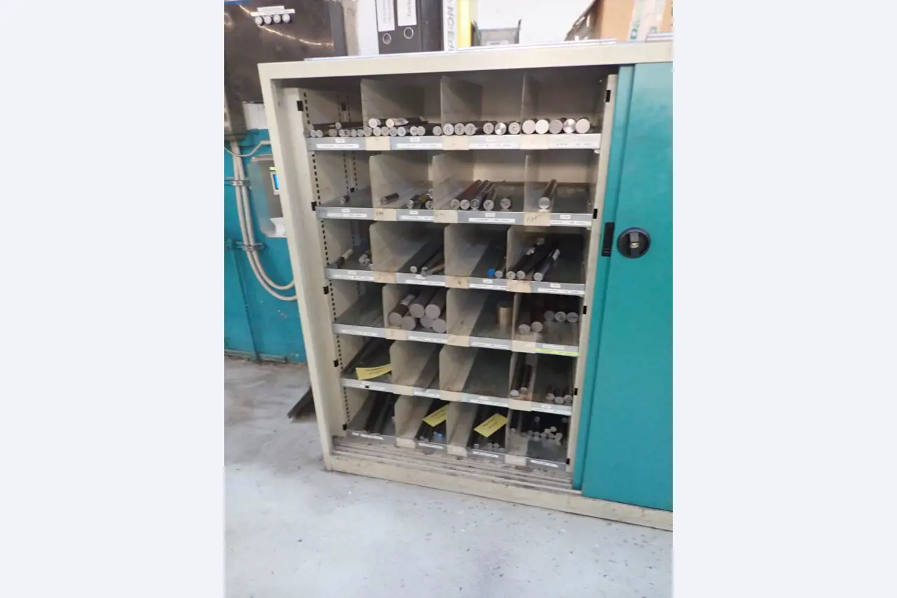 Stroje na výrobu šroubů, svorníků a spojovacího materiálu-3