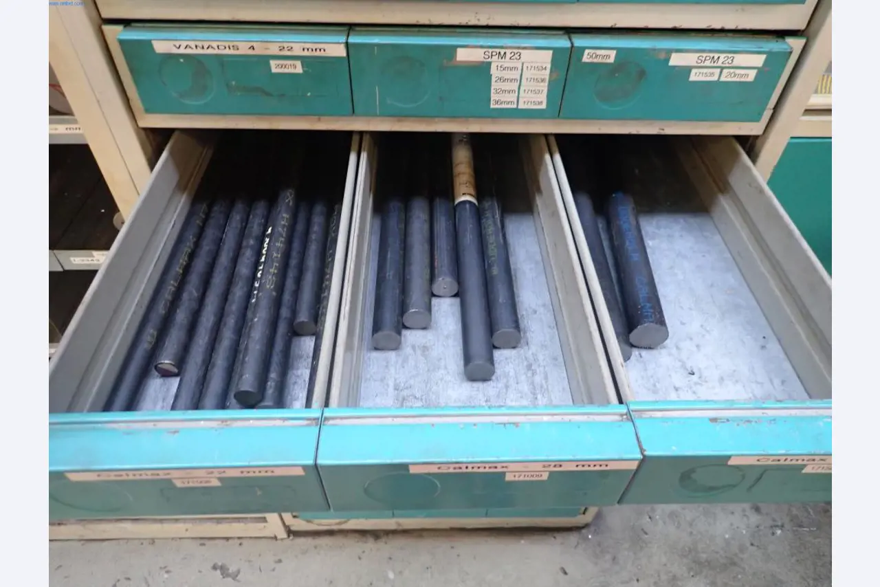 Stroje na výrobu šroubů, svorníků a spojovacího materiálu-4