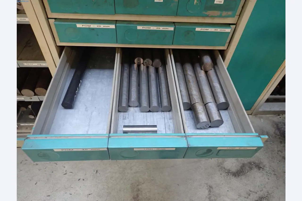 Stroje na výrobu šroubů, svorníků a spojovacího materiálu-5