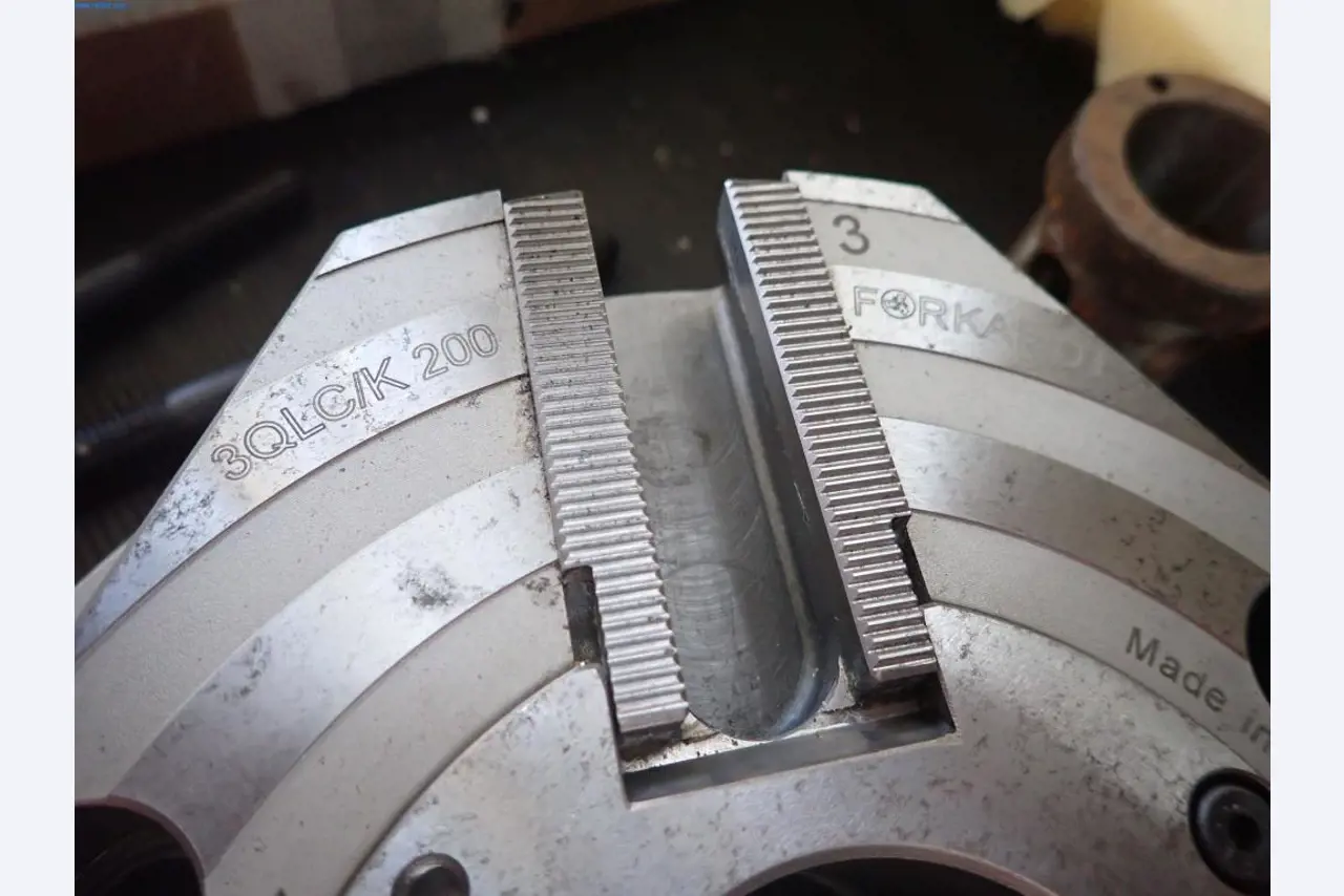 Stroje na výrobu šroubů, svorníků a spojovacího materiálu-2