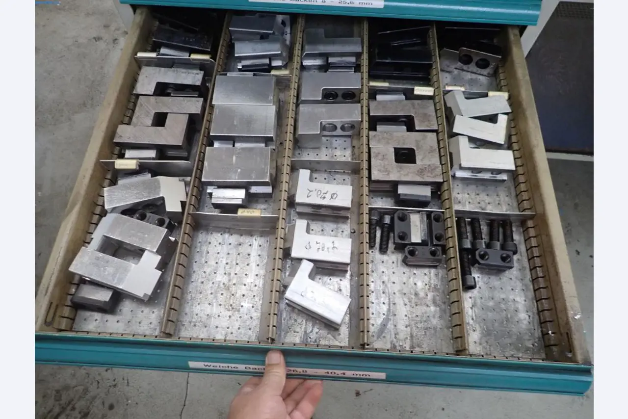 Machines voor de productie van schroeven, bouten en bevestigingsmiddelen-4