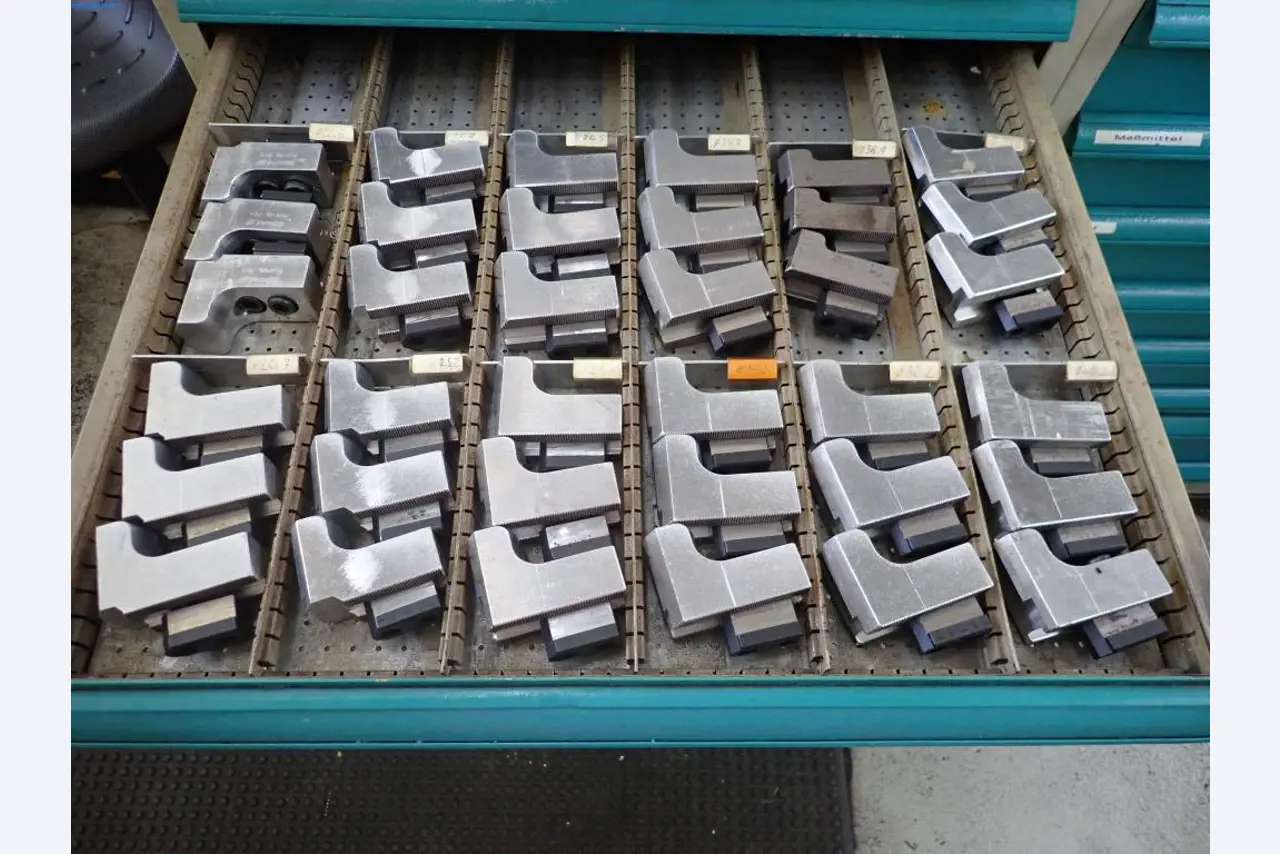 Machines voor de productie van schroeven, bouten en bevestigingsmiddelen-7