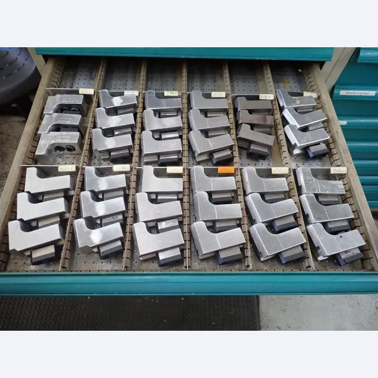 Machines voor de productie van schroeven, bouten en bevestigingsmiddelen-7