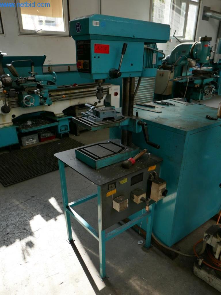 Máquinas para la fabricación de tornillos, pernos y elementos de fijación-1