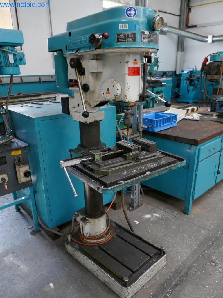 Máquinas para la fabricación de tornillos, pernos y elementos de fijación-1