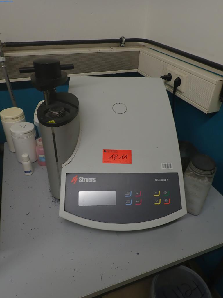 Máquinas para la fabricación de tornillos, pernos y elementos de fijación-1