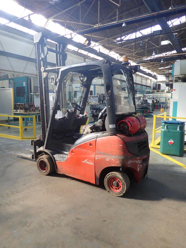 Máquinas para la fabricación de tornillos, pernos y elementos de fijación-4